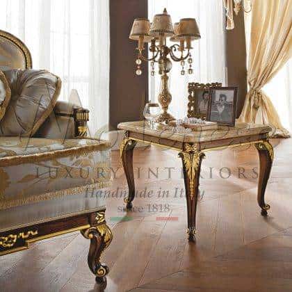 botticino vykládaný mramor elegantní exkluzivní luxusní konferenční stolek benátský barokní královský styl masivní dřeo sofistikovaný povrch listové zlato italská řemeslná ruční výroba nábytku