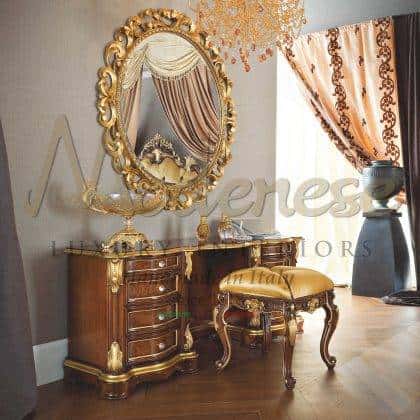 Уникальные эксклюзивные столики для макияжа из массива дерева с элементами золота дворцовый стиль итальянское высокое качество эксклюзивный дизайн интерьеров стиль барокко мебель для роскошной виллы дорогая итальянская эксклюзивная мебель зеркала в стиле барокко элегантная классика в современном интерьере