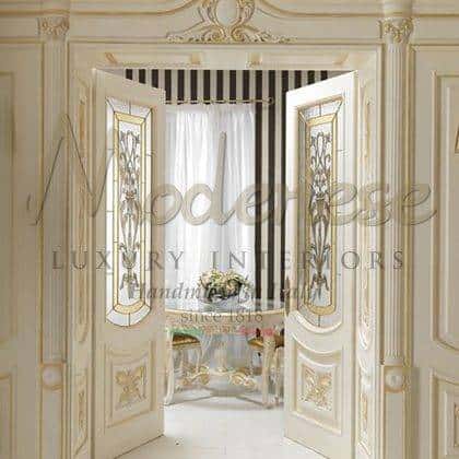 Двери колонны корпусная мебель на заказ из массива дерева производство итальянской мебели премиум класса роскошные резные детали высокое классический стиль декор для королевской виллы