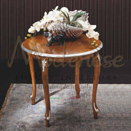 elegantní luxusní noblesní vzácný konferenční stolek italský styl design tkaniny horní dřevěné rafinované stříbrné detaily luxusní horní vyrobeno v Itálii masivní dřevěný ručně vyráběný nábytek luxusní králvský palác exkluzivní domácí dekor ručně vyráběné italské řemeslné