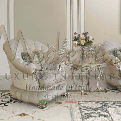 empírový elegantní exkluzivní luxusní italský nábytek stříbrná listová úprava detaily zelený onyx vrchní mramor elegantní konferenční stolek elegantní rafinované detaily stůl nábytek z masivního dřeva vyrobený v Itálii řemeslné zpracování exkluzivní interiérový design italská vila královské dekorace tradiční baroní styl nábytek nadčasový benátský ručně vyráběný italský řemeslný